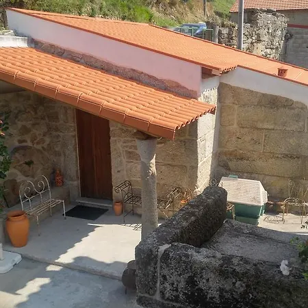 Casa Campo Dos Prazos Ferienhaus